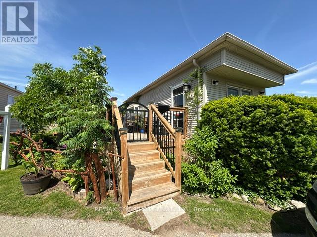 Photo 1 of 38 — 41 - 2189 DUNDAS STREET E Unit 41, London East (East I), ON N5V1H3