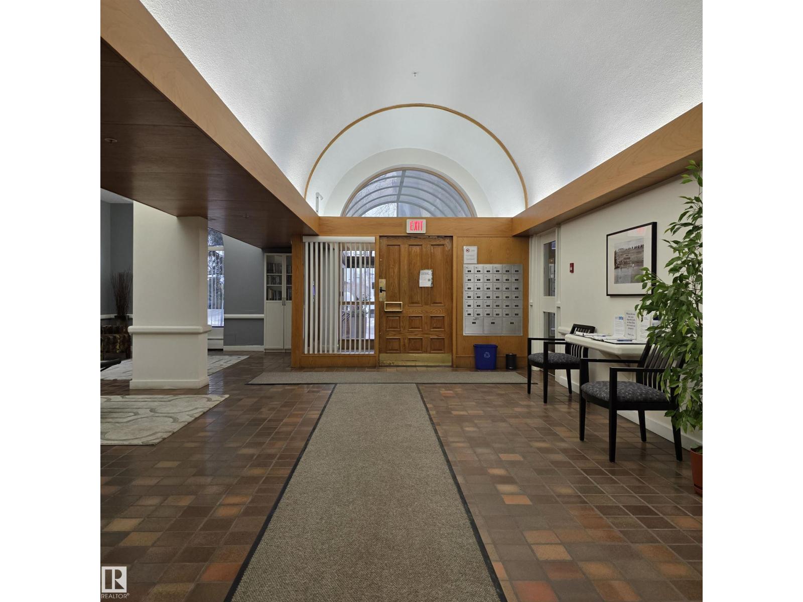 #2C 10050 118 ST NW
