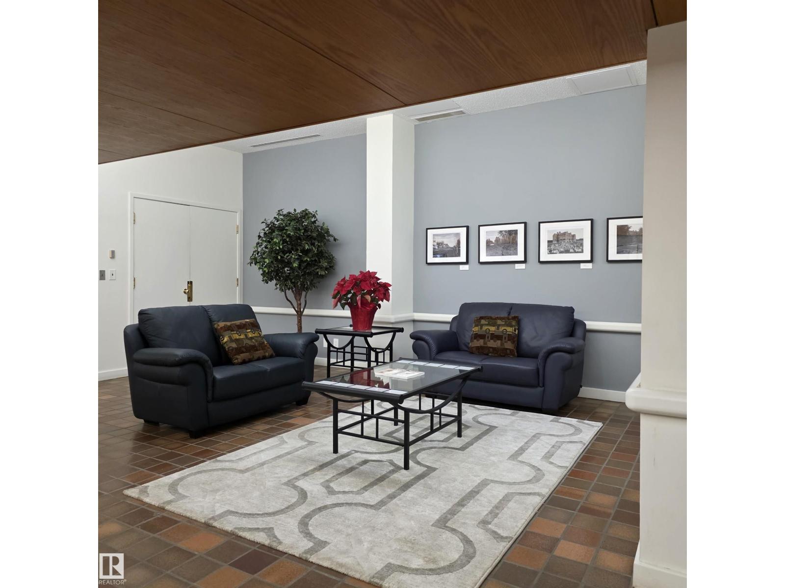 #2C 10050 118 ST NW