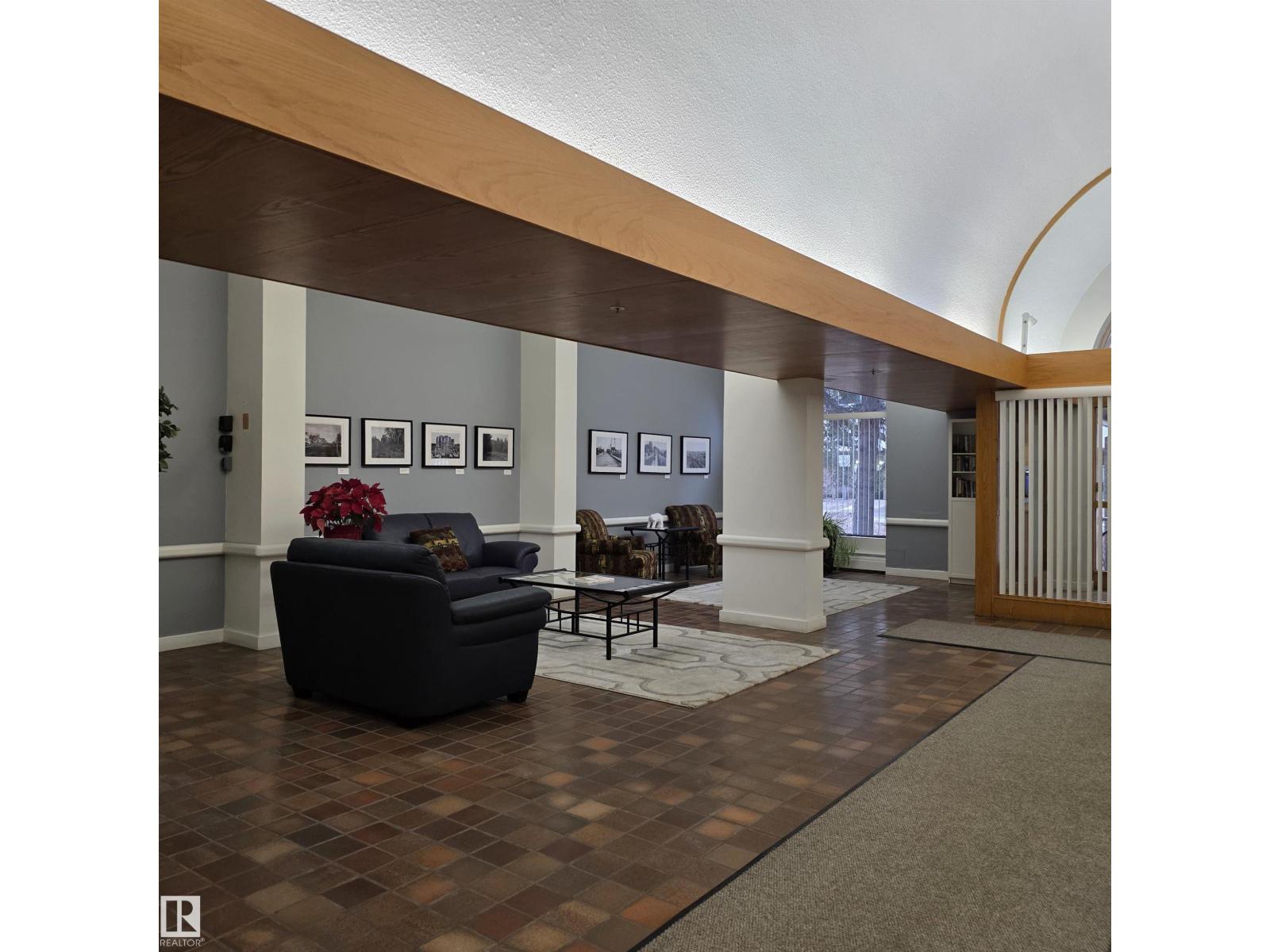 #2C 10050 118 ST NW