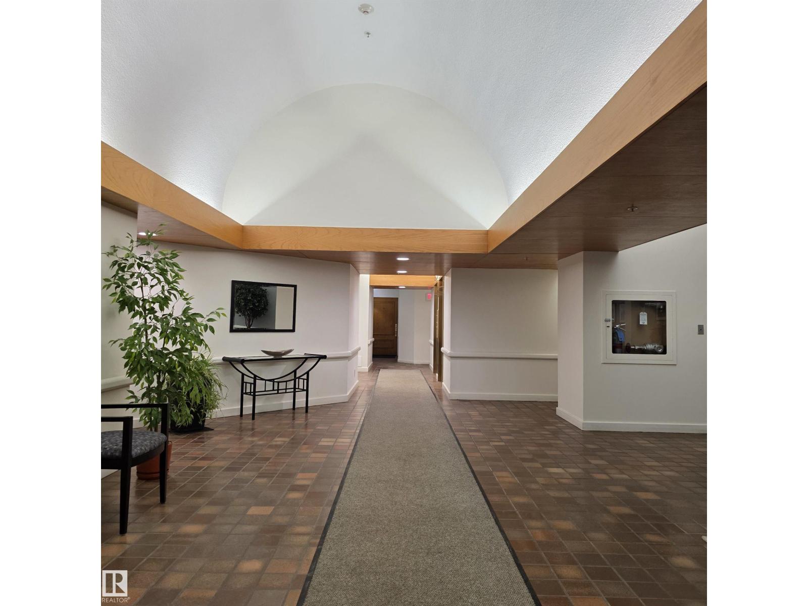 #2C 10050 118 ST NW