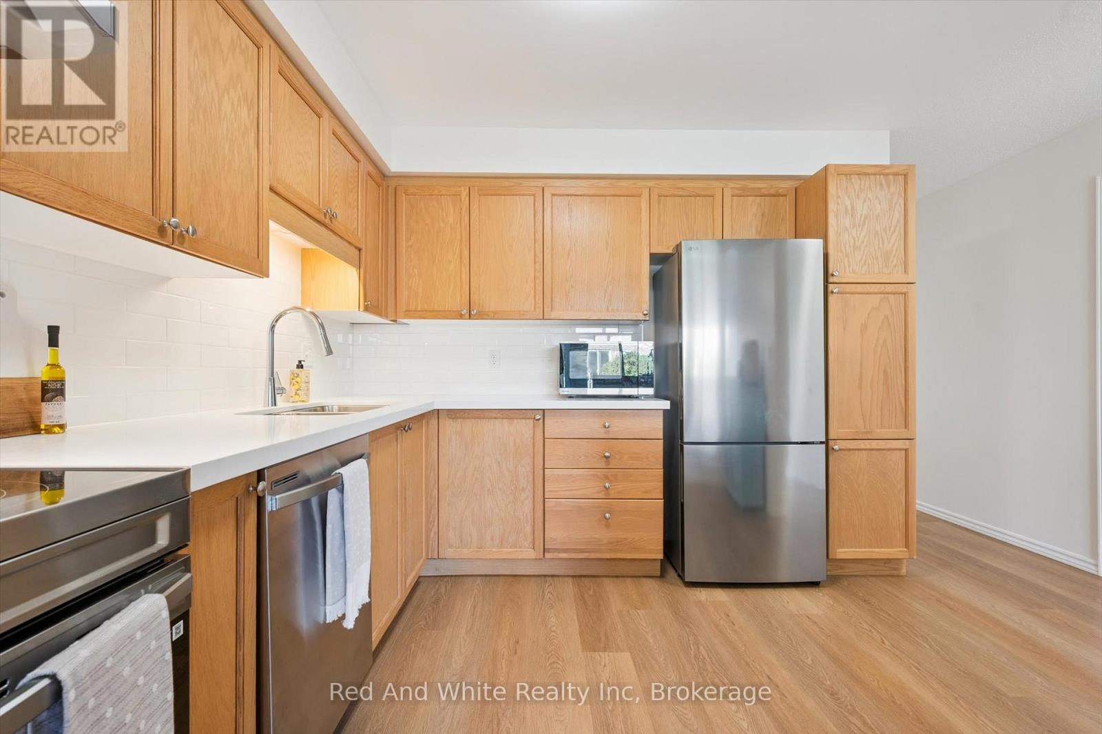 3 - 151 CLAIRFIELDS DRIVE E