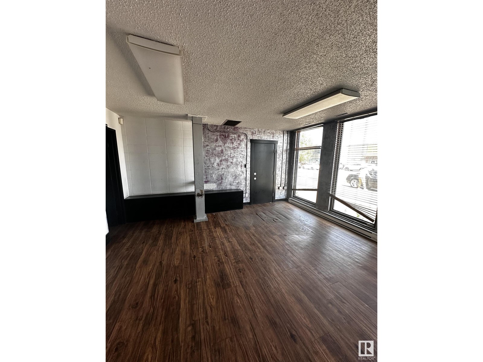 5720 103A ST NW