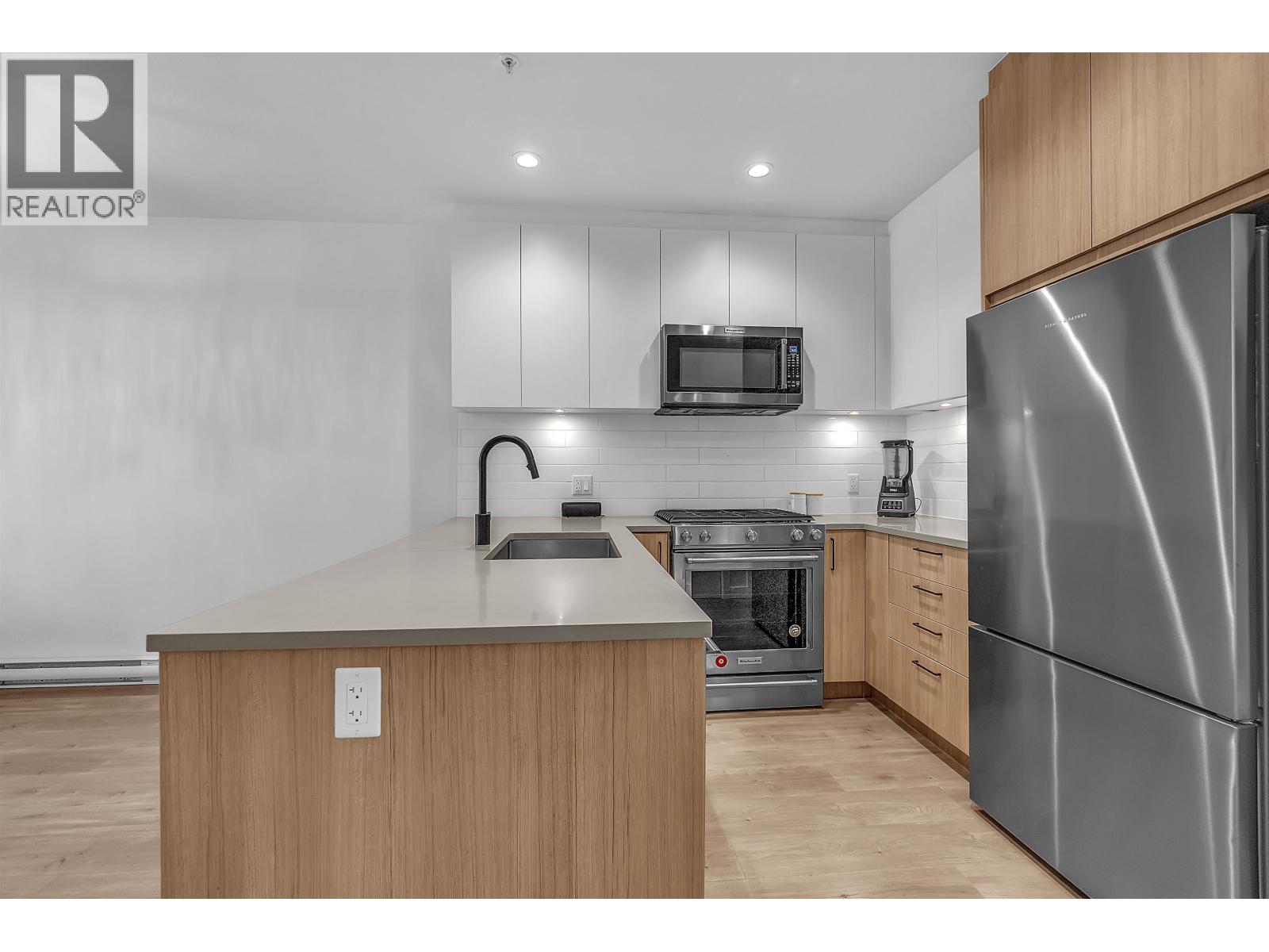 212 707 COMO LAKE AVENUE