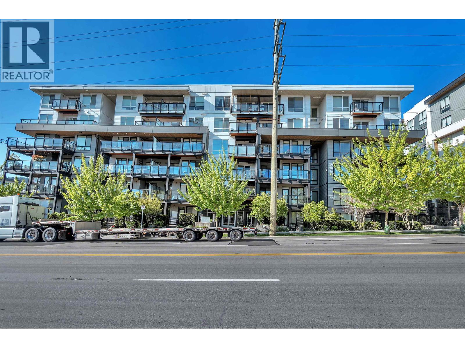 212 707 COMO LAKE AVENUE