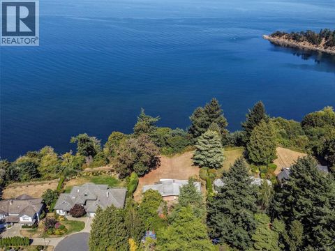 4598 Torquay Dr Saanich BC V8N3L7