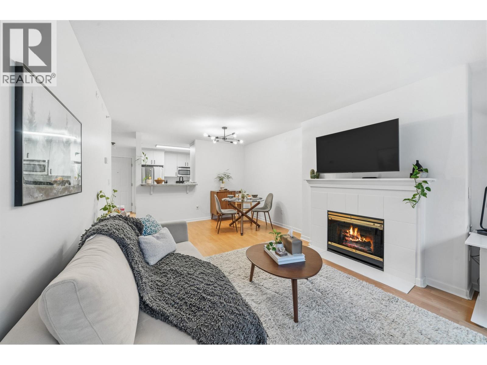 210 5281 OAKMOUNT CRESCENT