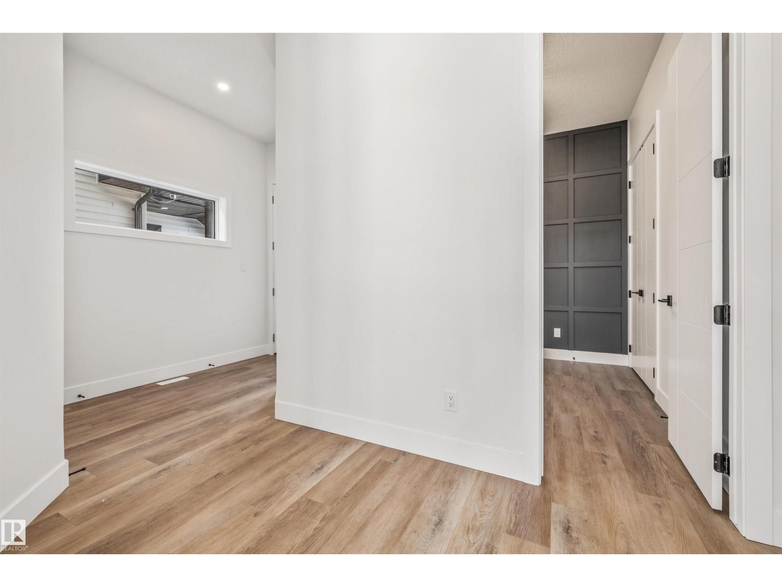 21 Sorel AV