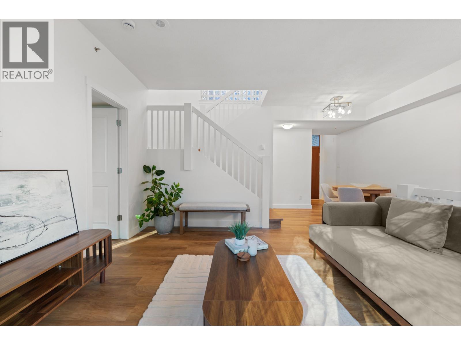 203 1238 MELVILLE STREET