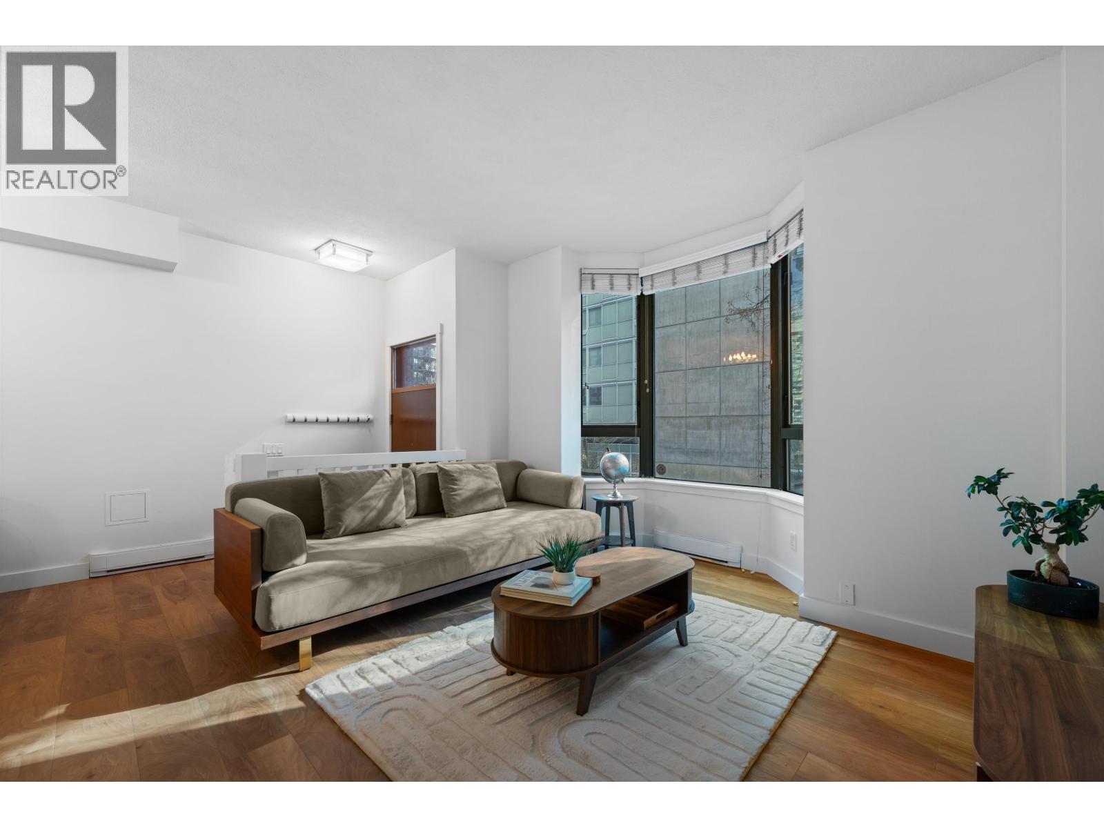 203 1238 MELVILLE STREET