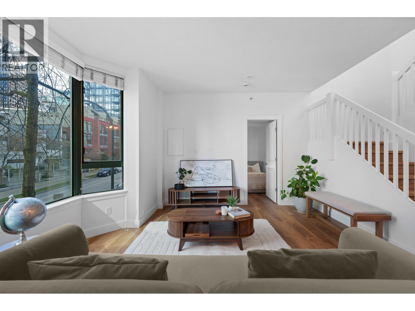 203 1238 MELVILLE STREET