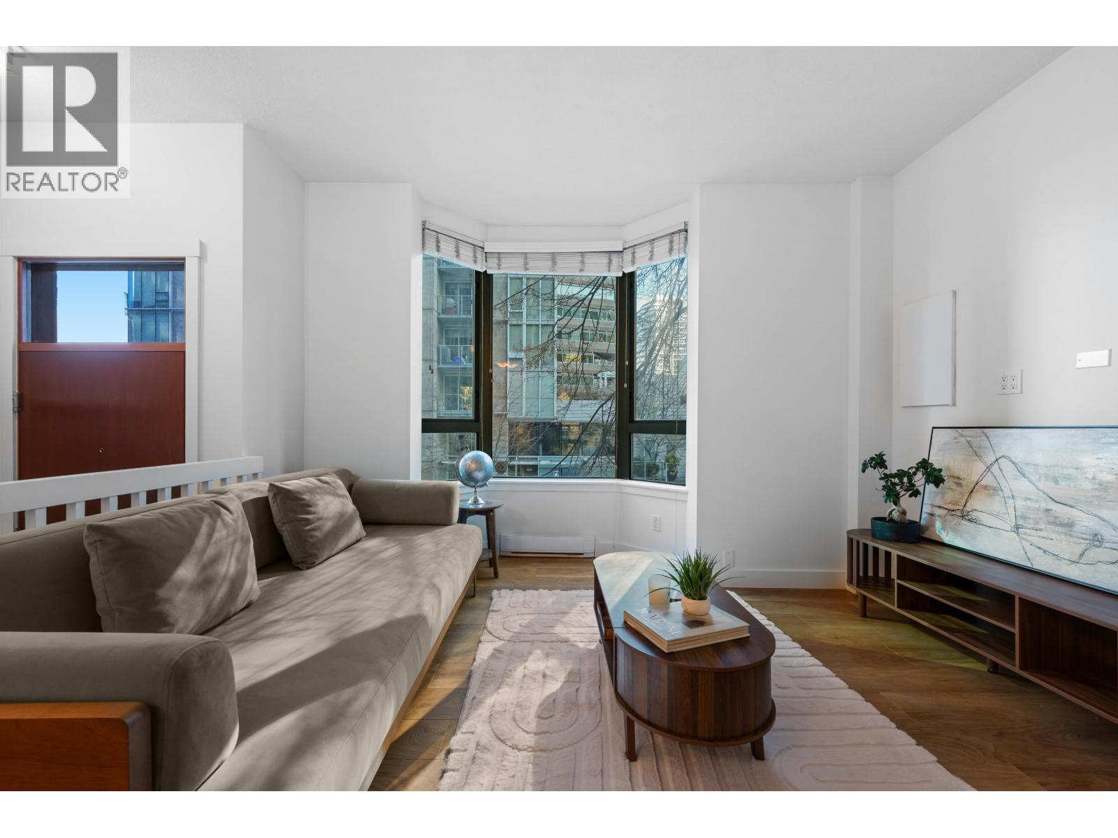 203 1238 MELVILLE STREET