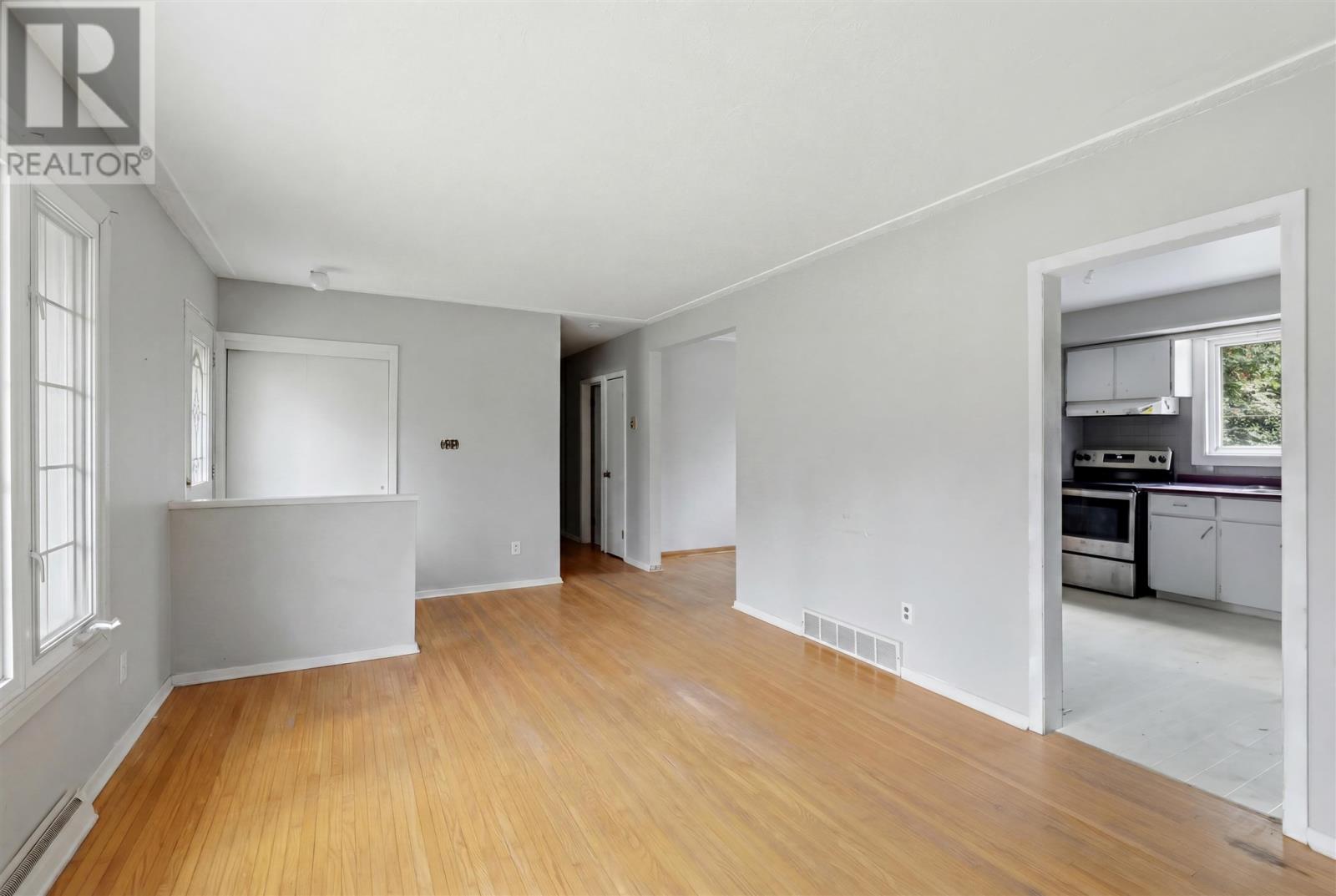 27 Northwood ST