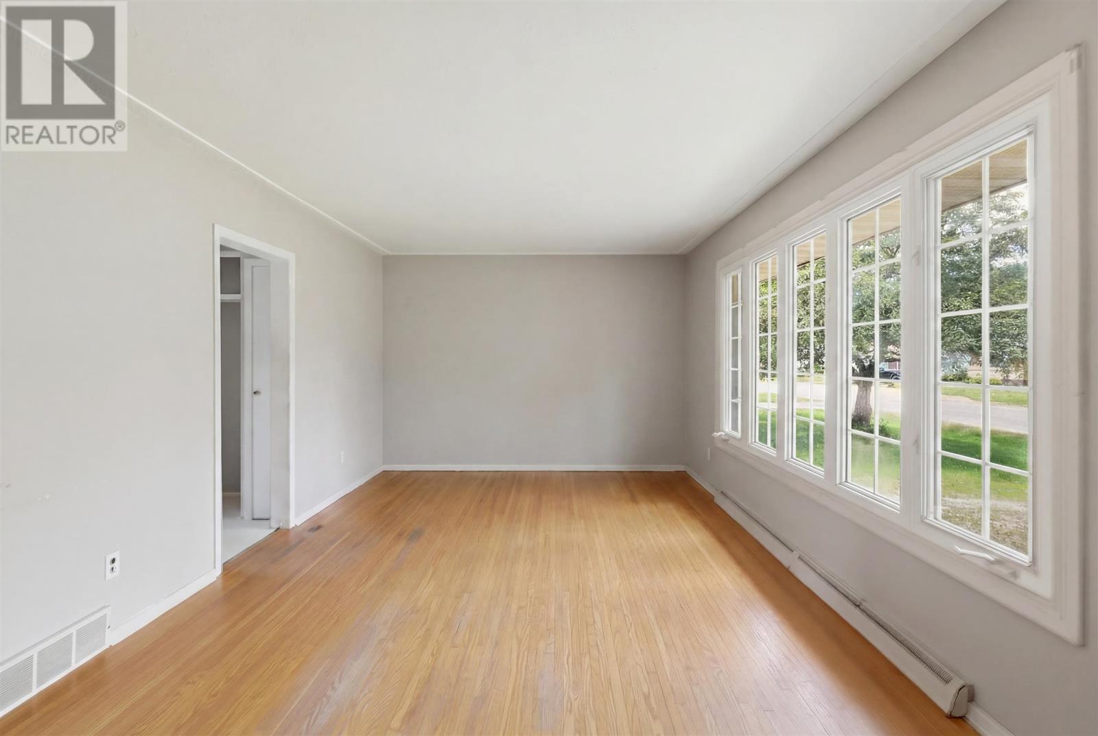 27 Northwood ST