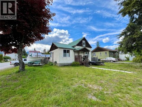 302 6th Avenue NW Nakusp BC V0G1R0