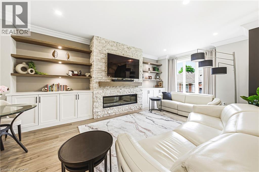 4220 SARAZEN Drive Unit# 7