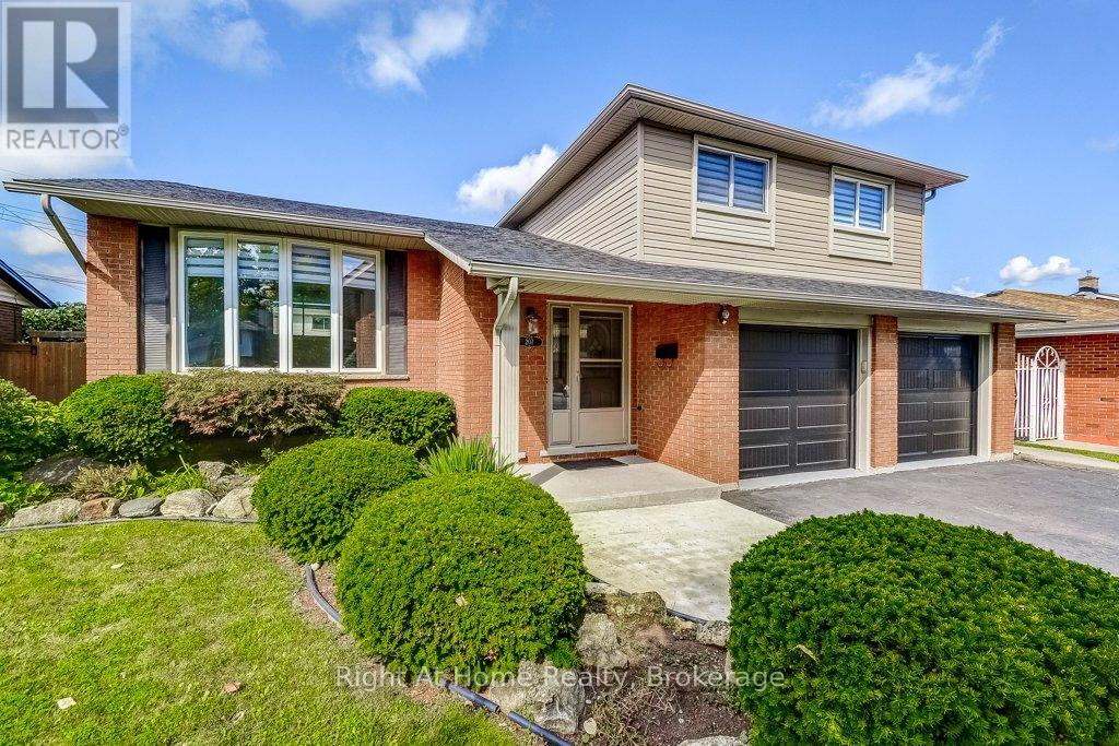 Photo 1 of 41 — 207 MONTMORENCY DRIVE, Hamilton (Red Hill), ON L8K5H3