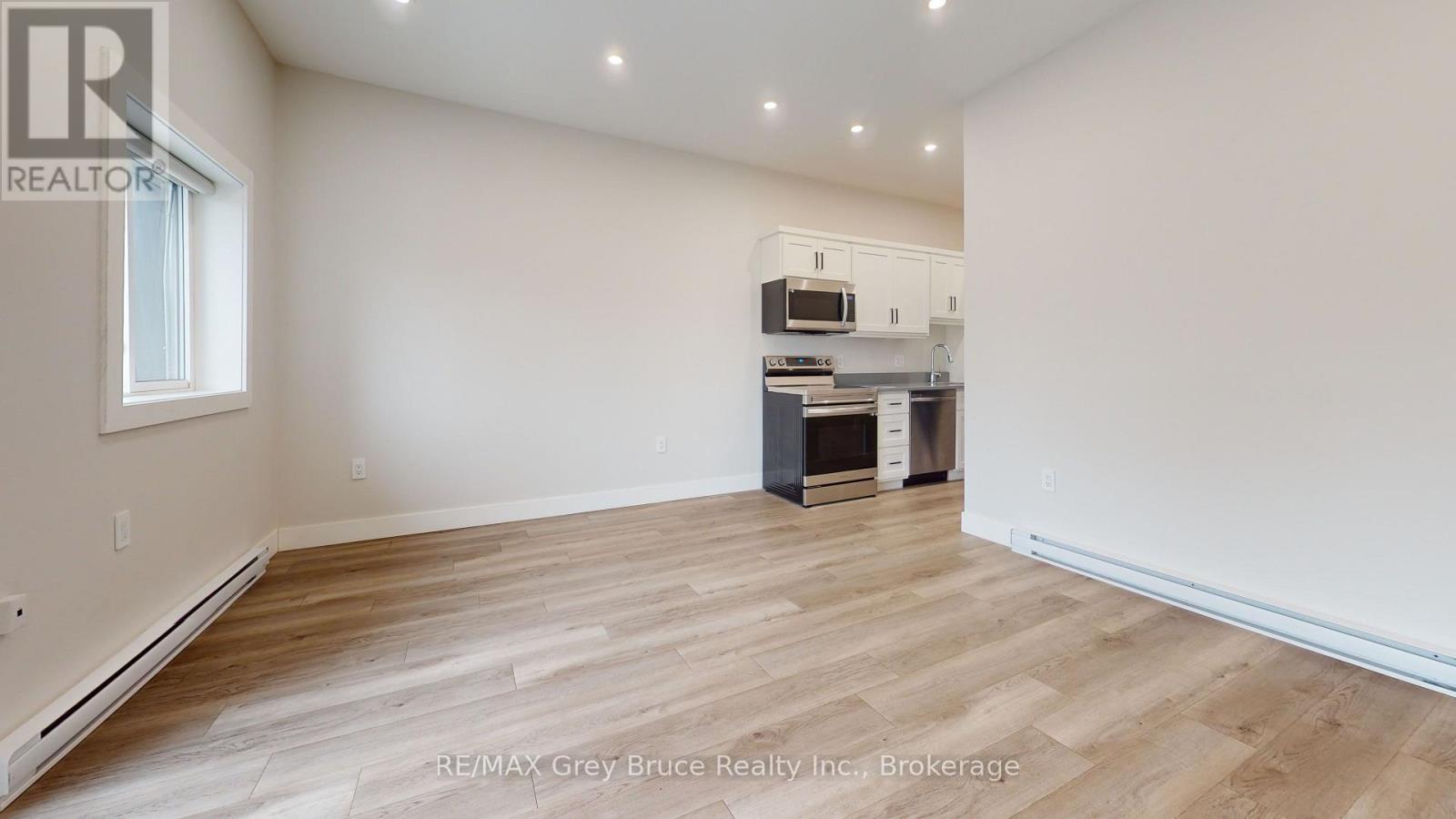 UNIT 5 - 39 1ST AVENUE S