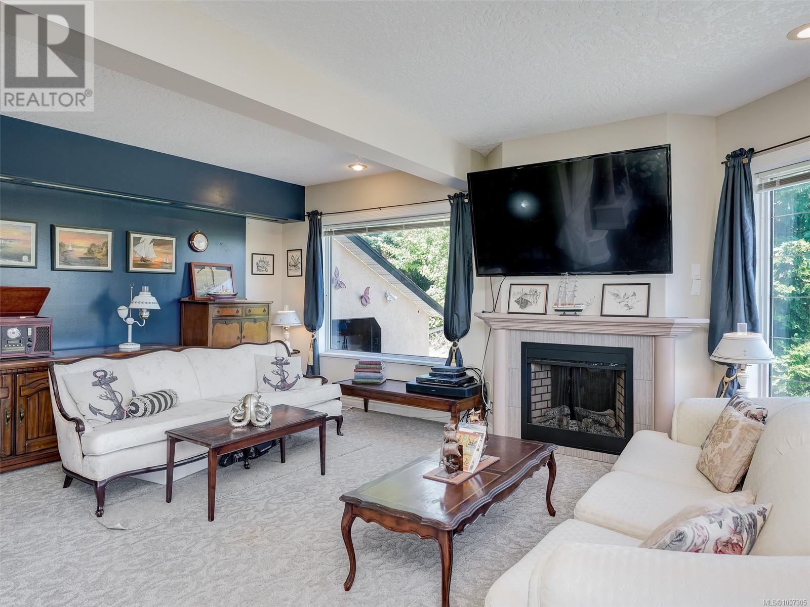 8626 Lochside Dr