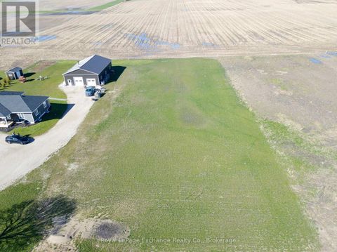 418 HAYES LAKE AVENUE Huron-Kinloss ON N0G2B0
