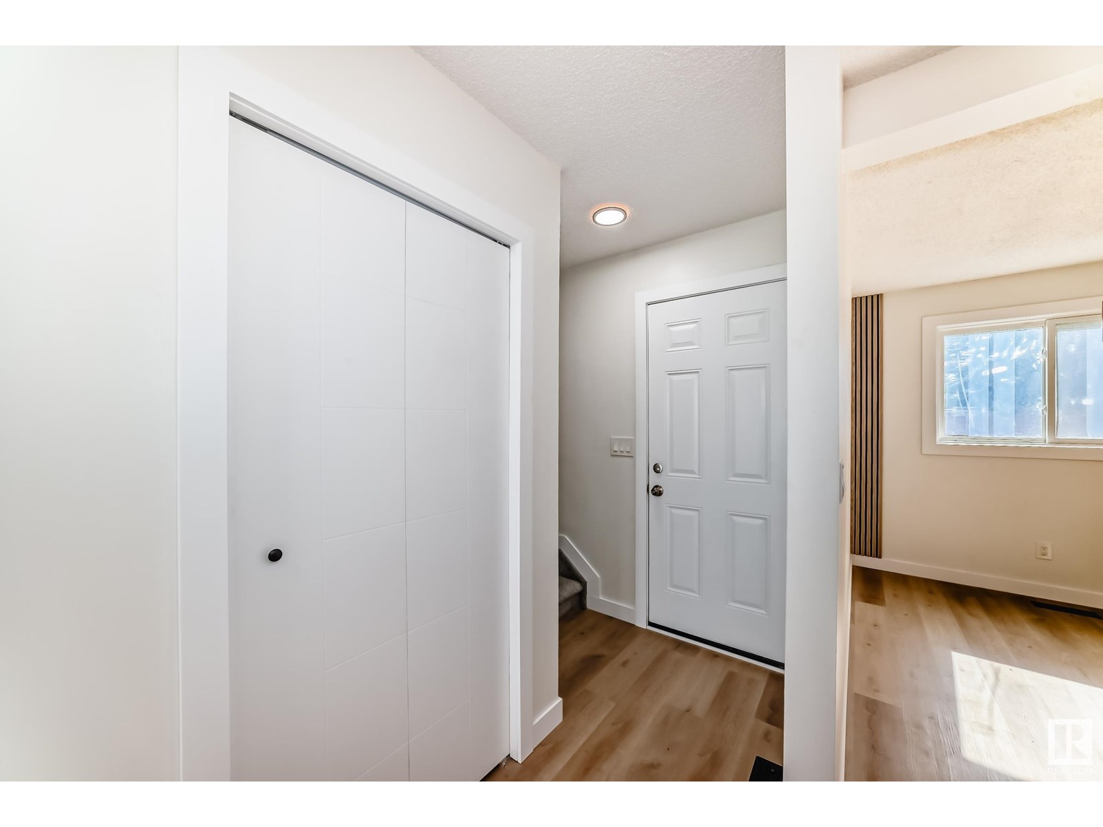 14233 23 ST NW