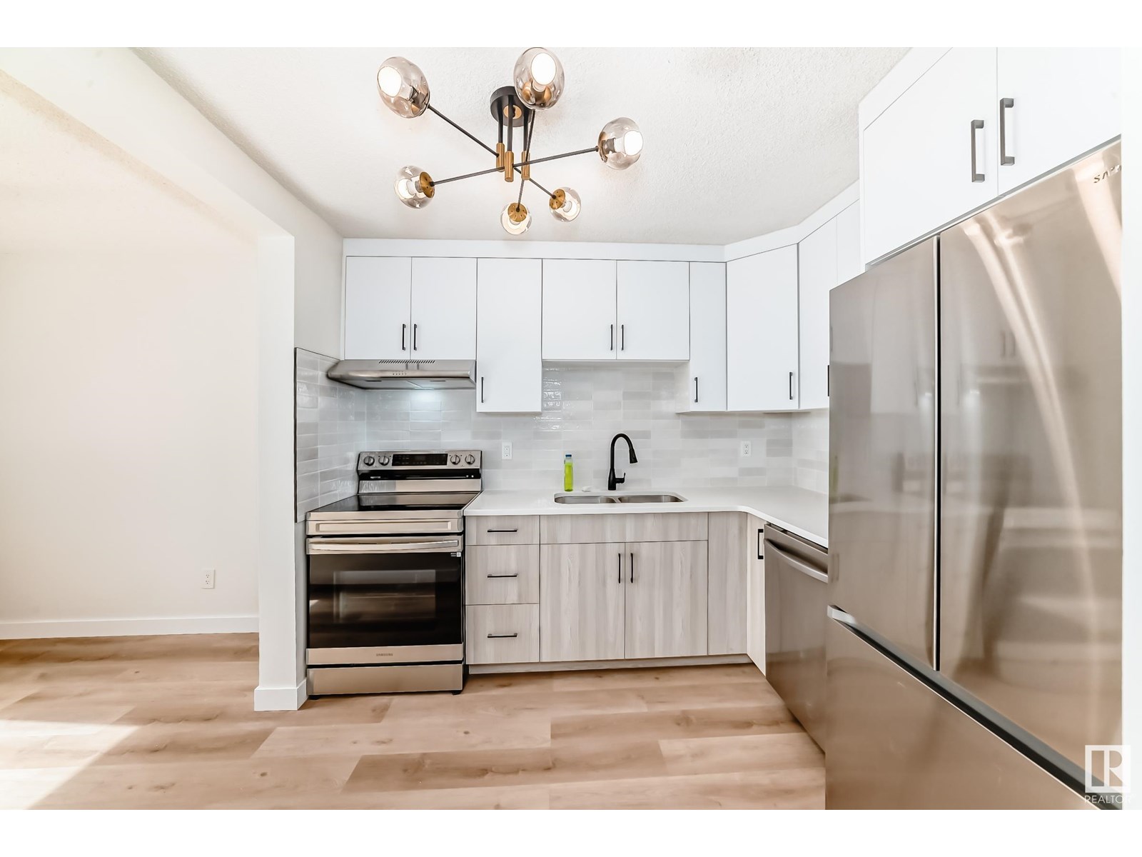 14233 23 ST NW