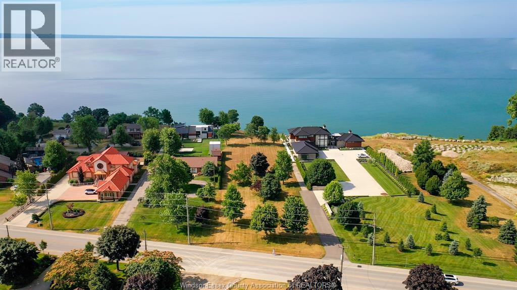 366 SEACLIFF DRIVE West