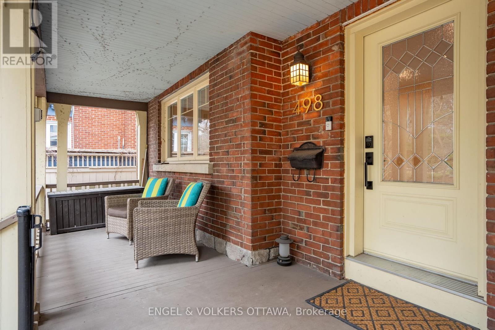 498 QUEEN ELIZABETH DRIVE