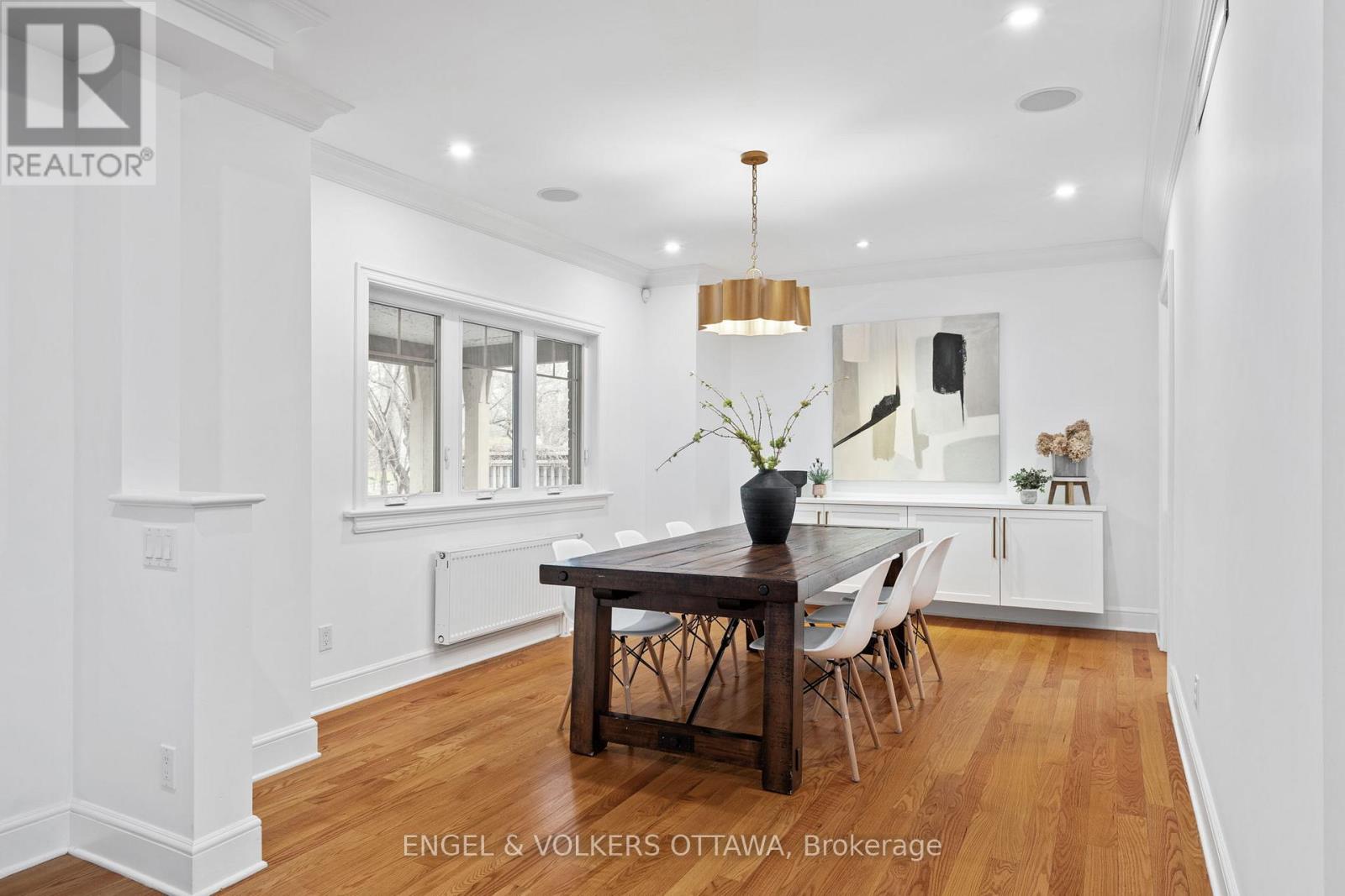 498 QUEEN ELIZABETH DRIVE
