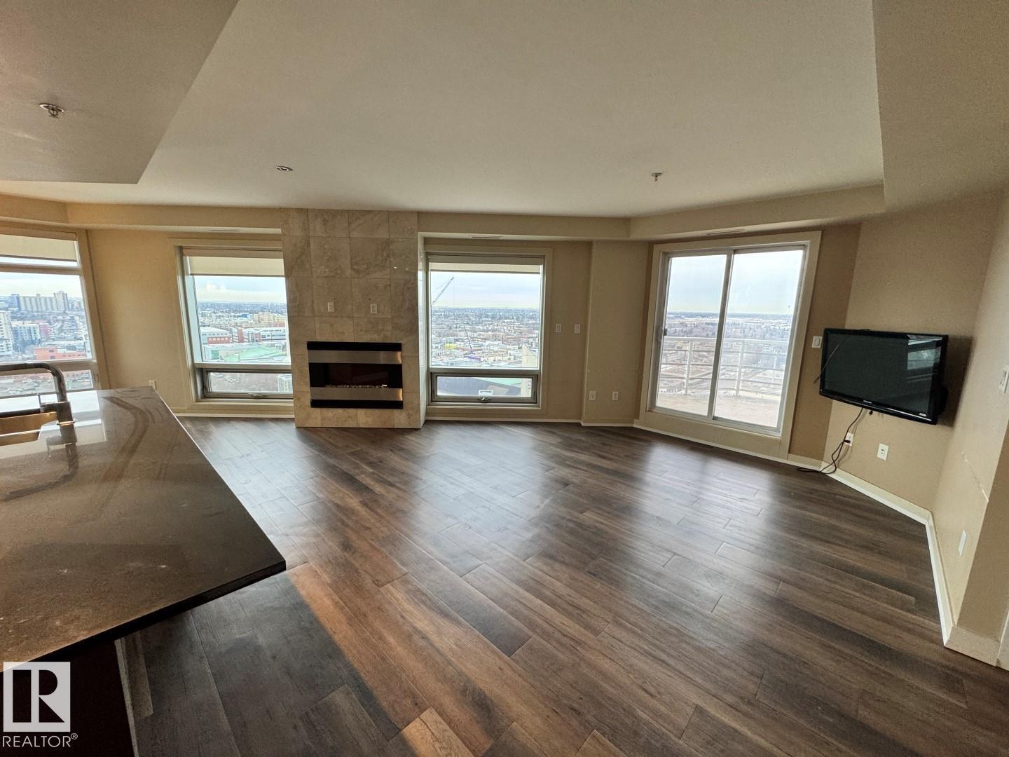 #1804 10388 105 ST NW
