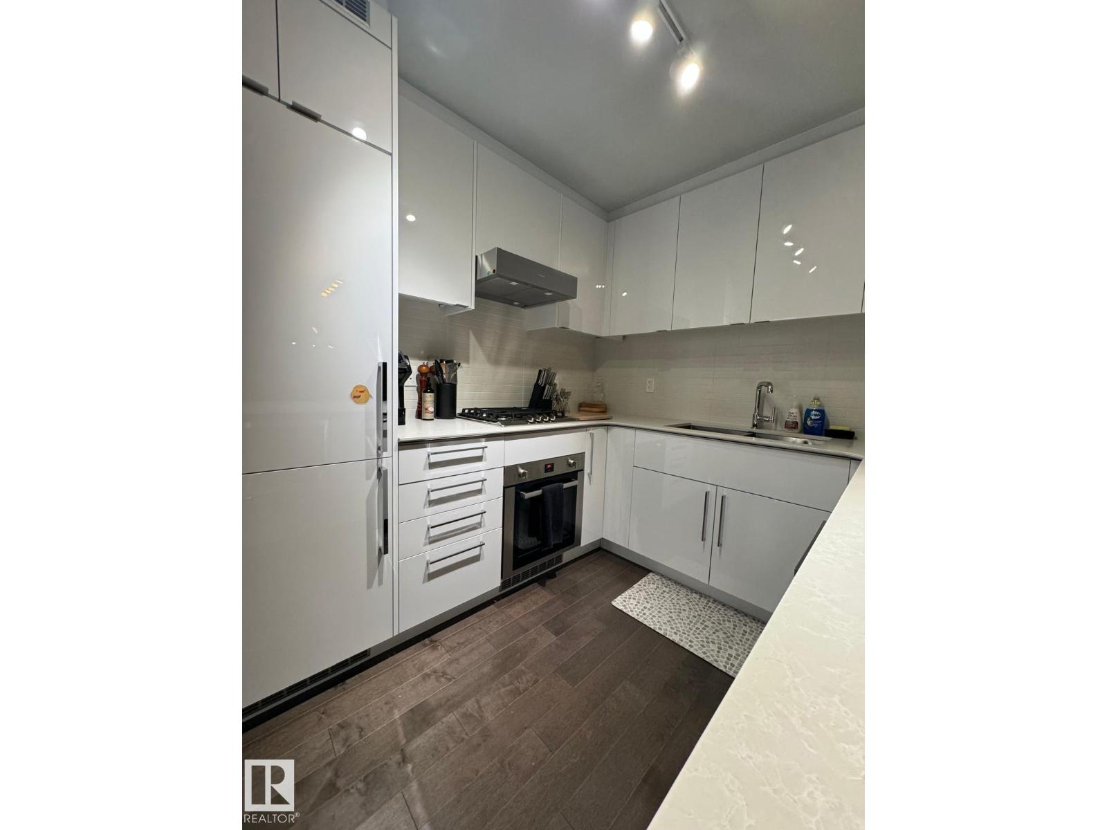 #4007 10360 102 ST NW