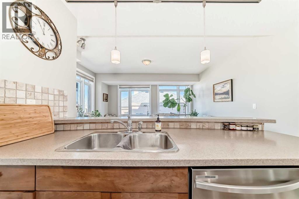 3506, 24 Hemlock Crescent SW