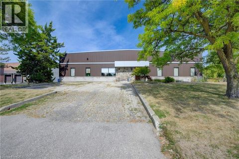 136 DEARBORN Place Waterloo ON N2J4N5