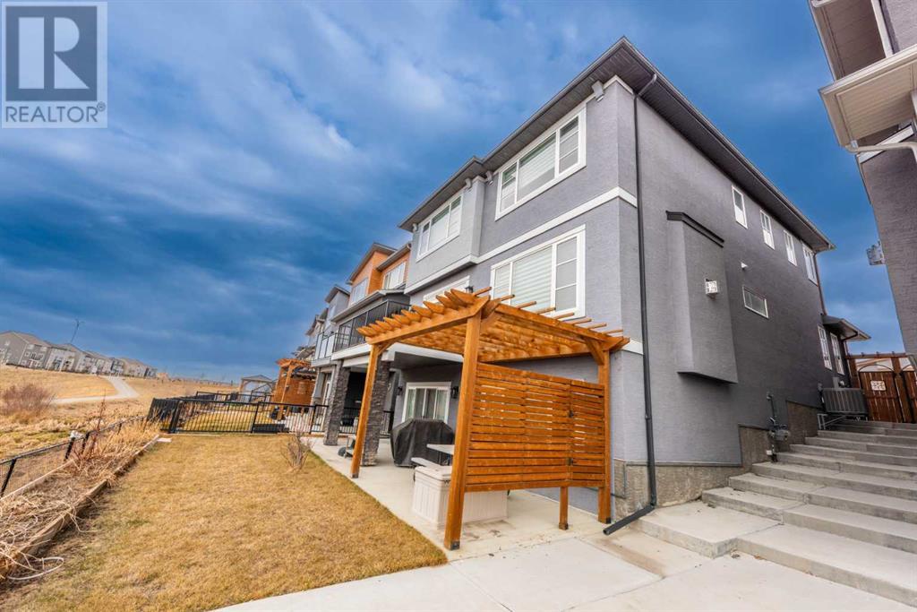 205 Carringvue Manor NW