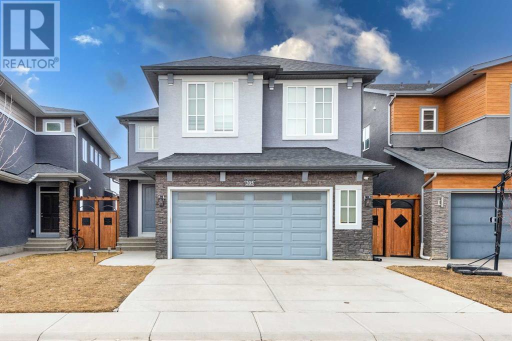 205 Carringvue Manor NW