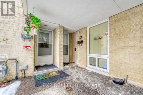 16 - 33 FOUR WINDS DRIVE Toronto (York University Heights) ON M3J1K7