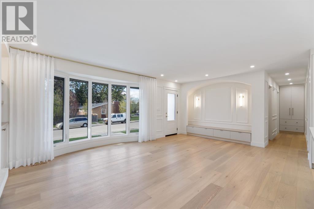 2756 Lionel Crescent SW
