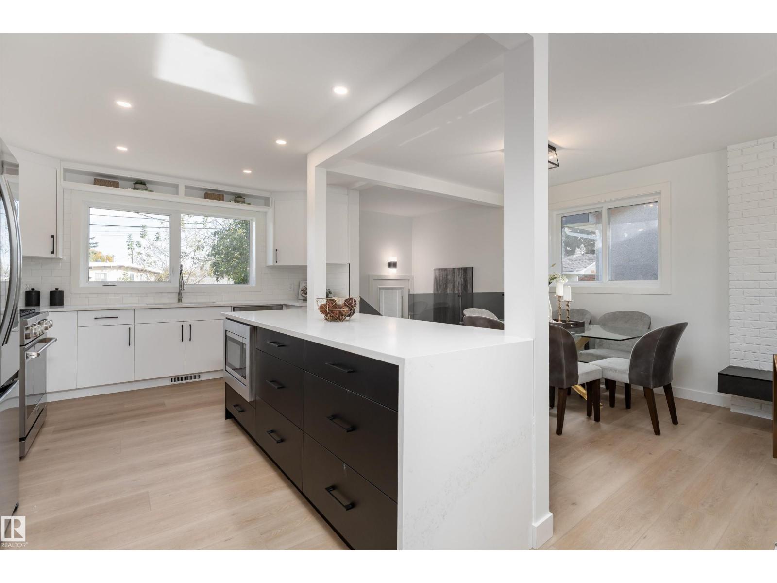 8707 54 ST NW