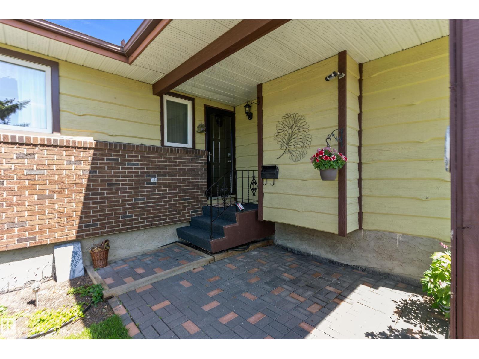 12256 144 AV NW