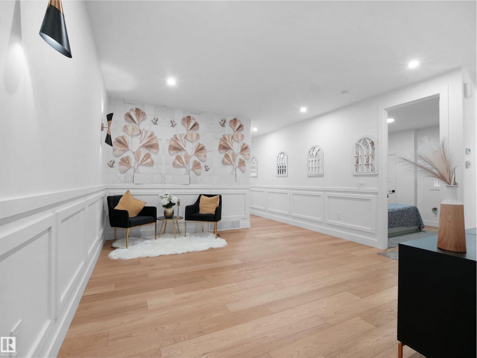 2928 1 AV SW