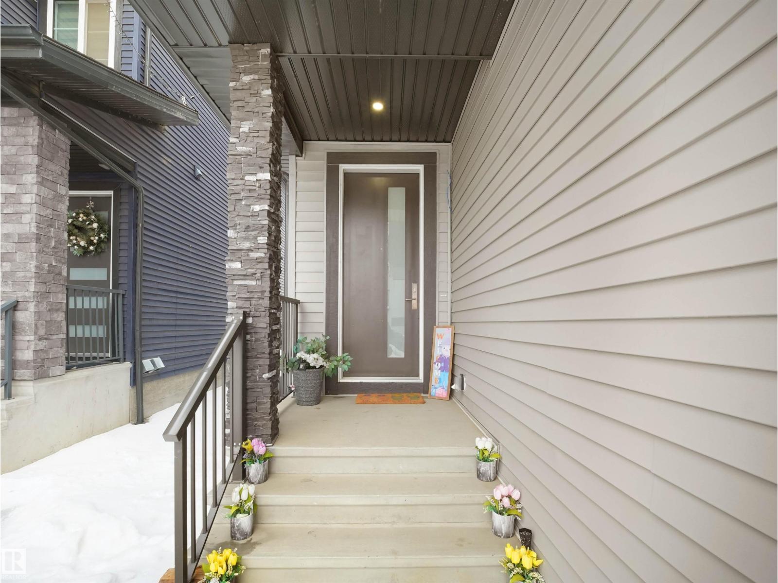 2928 1 AV SW