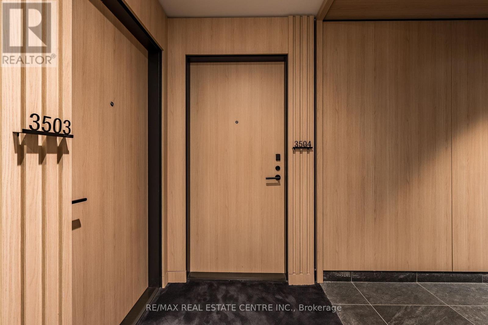 3504 - 15 MERCER STREET