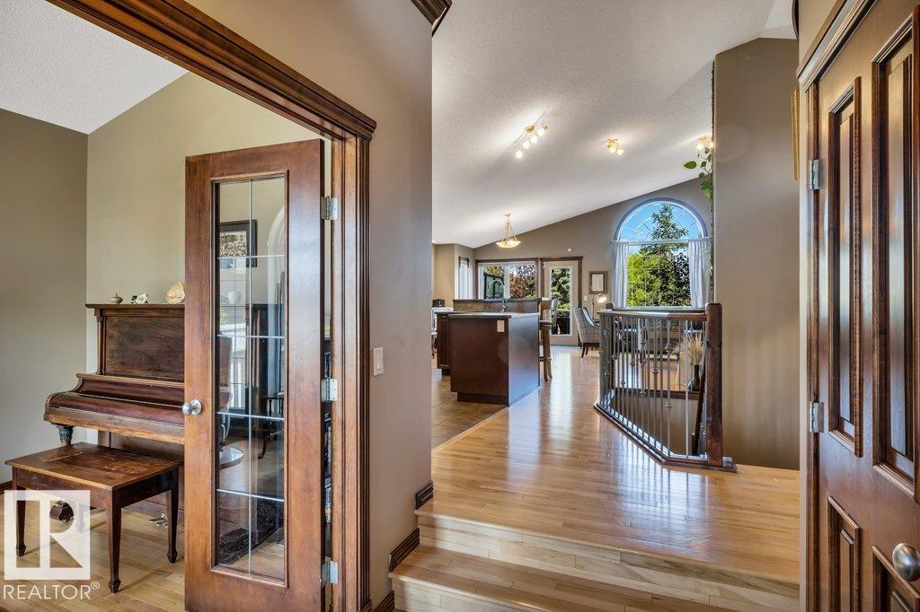 48 LAMPLIGHT DR