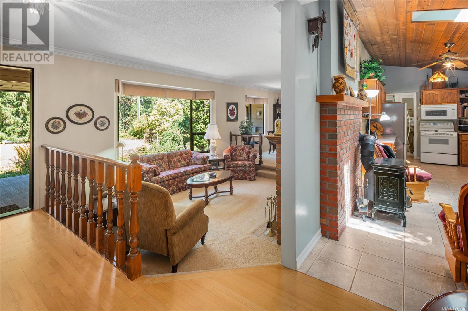 765 Woodcreek Dr