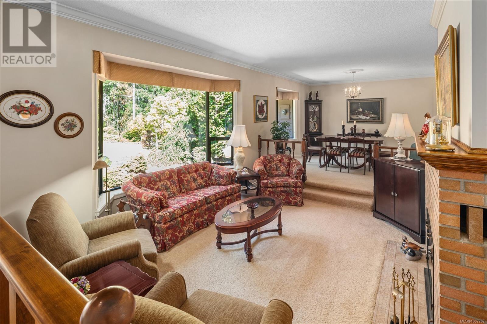 765 Woodcreek Dr