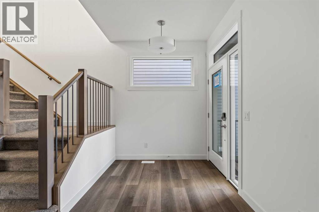 208 Starling Place NW