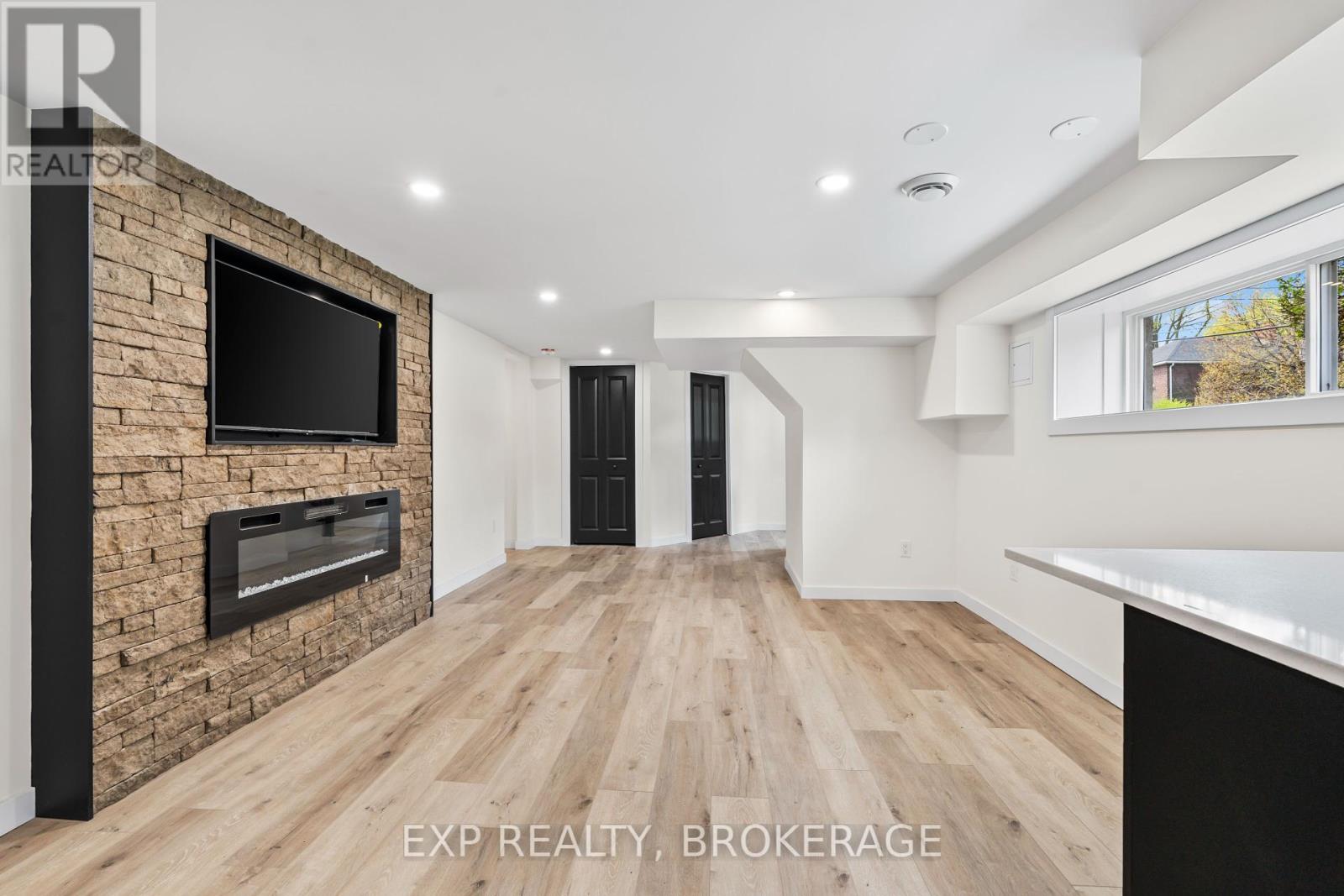 3 - 493 COLLEGE STREET