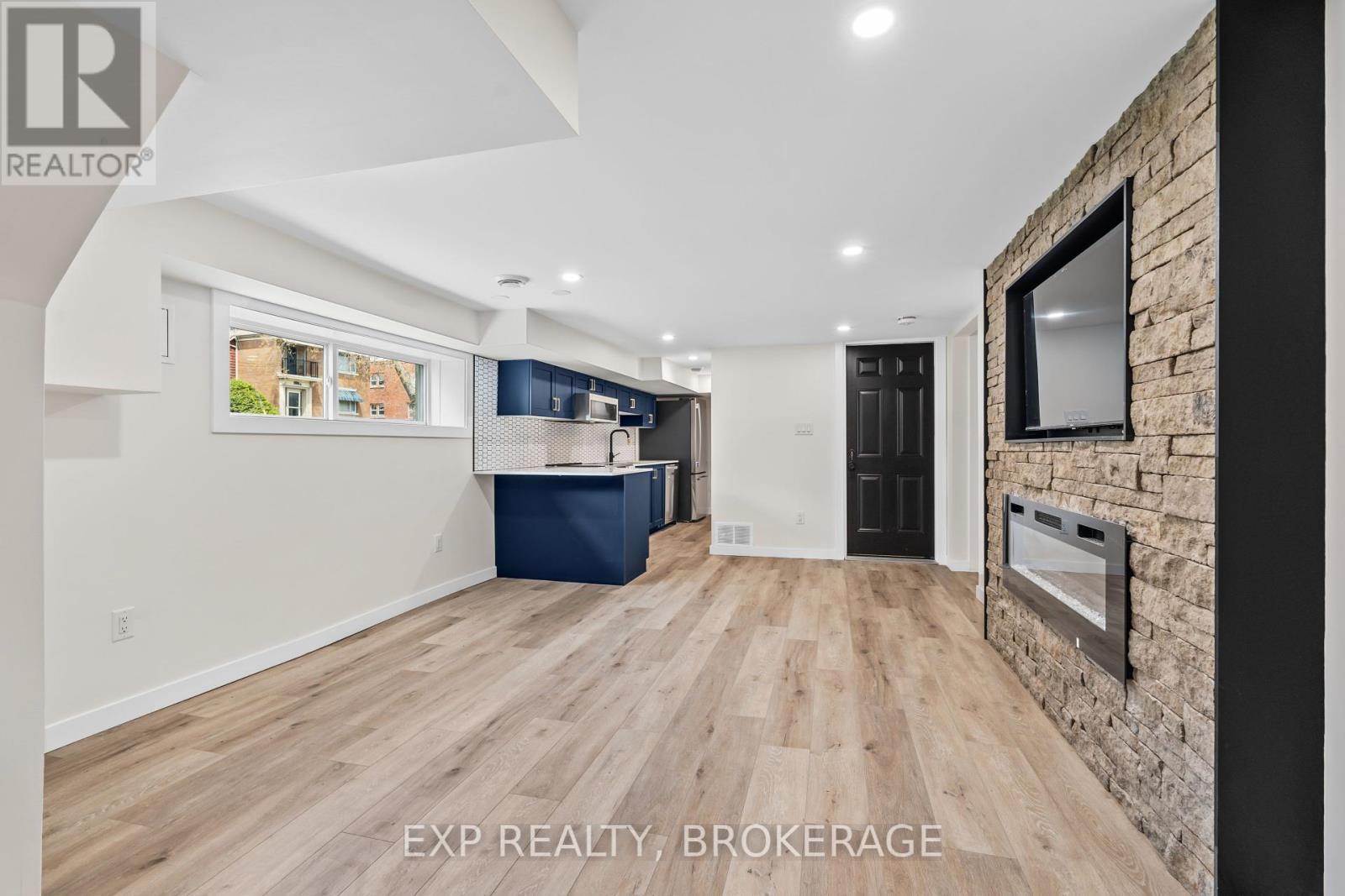 3 - 493 COLLEGE STREET