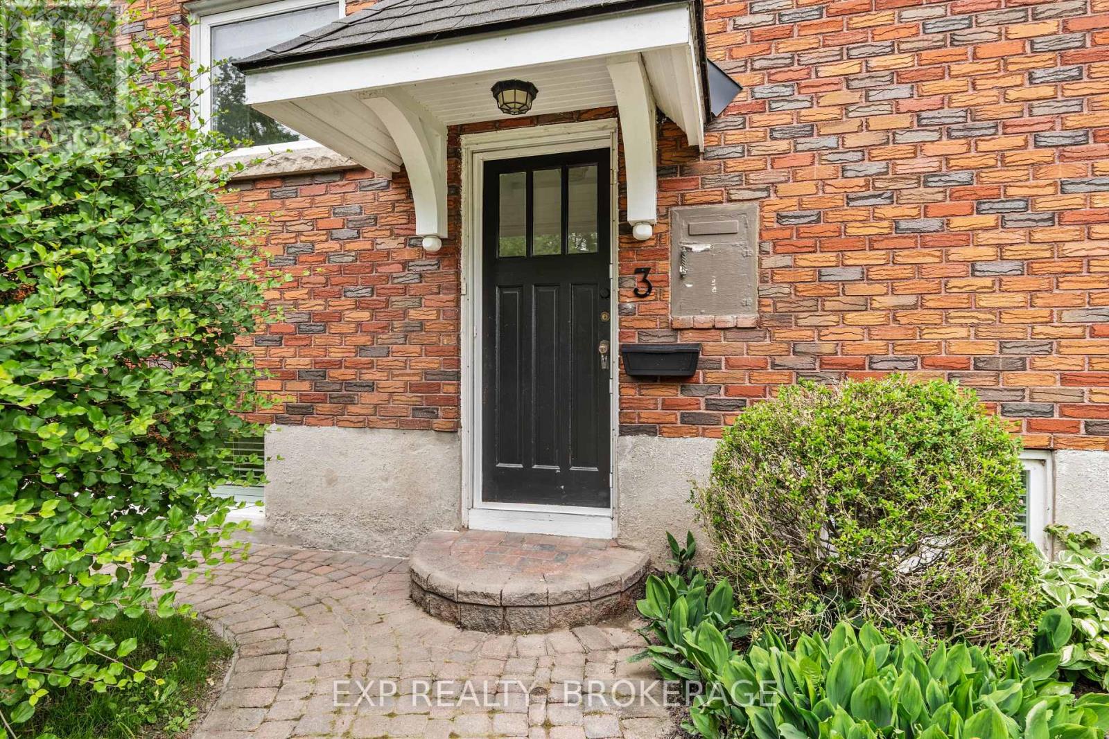 3 - 493 COLLEGE STREET