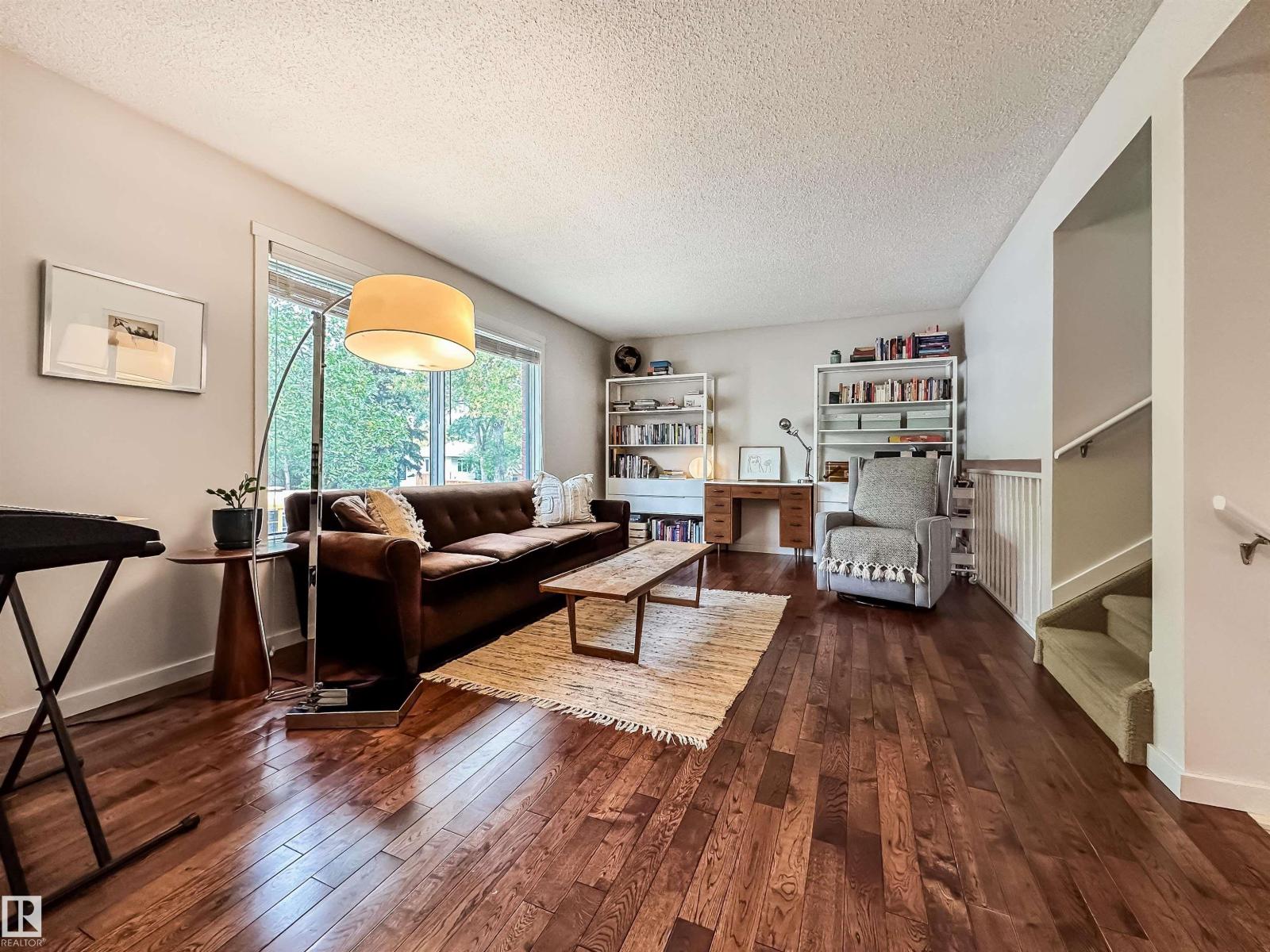 12005 90 ST NW